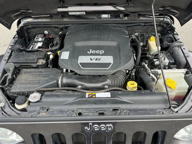 Used 2014 Jeep Wrangler Unlimited Sahara w/ Connectivity Group image 30