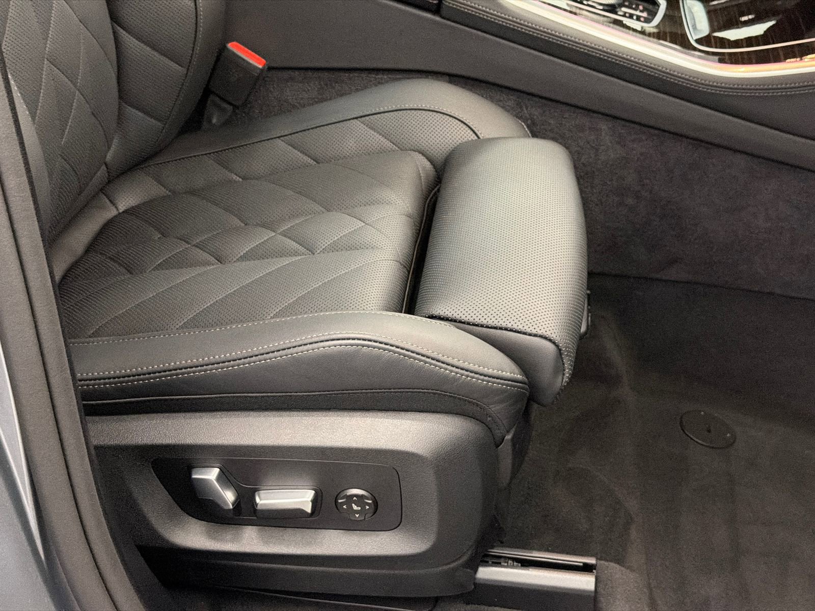 Used 2026 BMW X5 xDrive40i AWD/4WD image 11