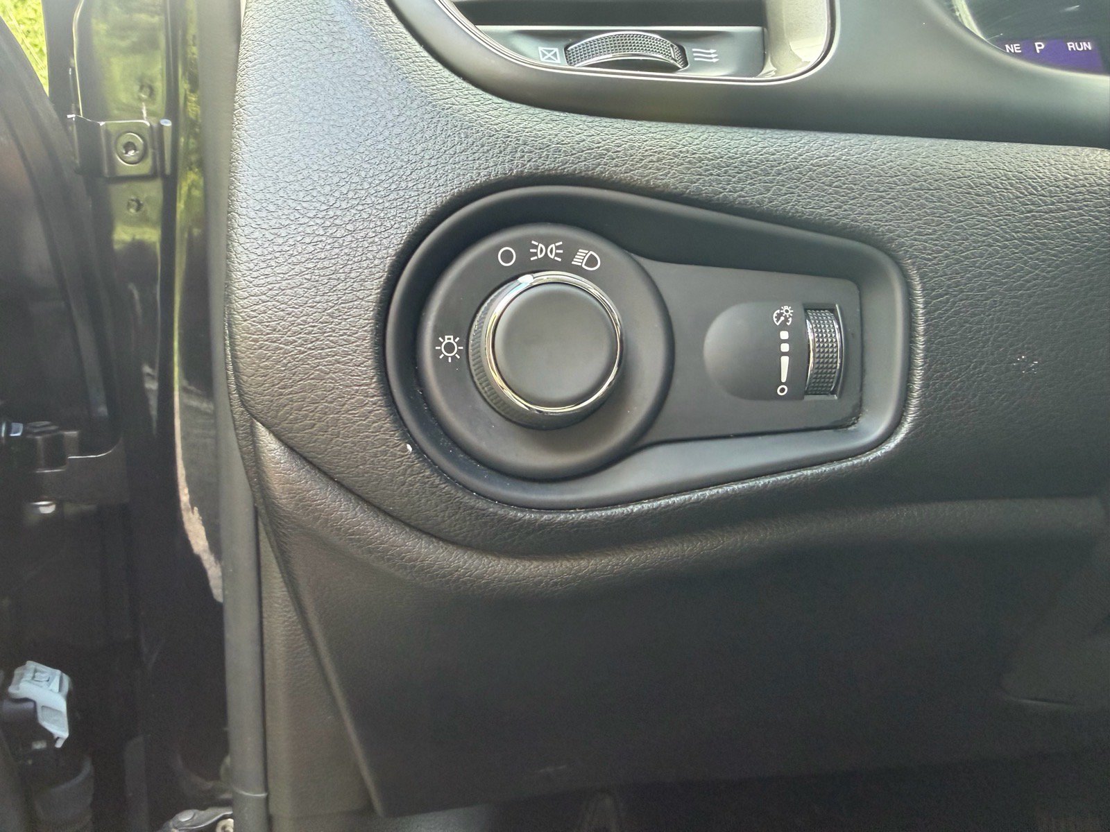 Used 2023 Jeep Renegade Latitude AWD/4WD image 24