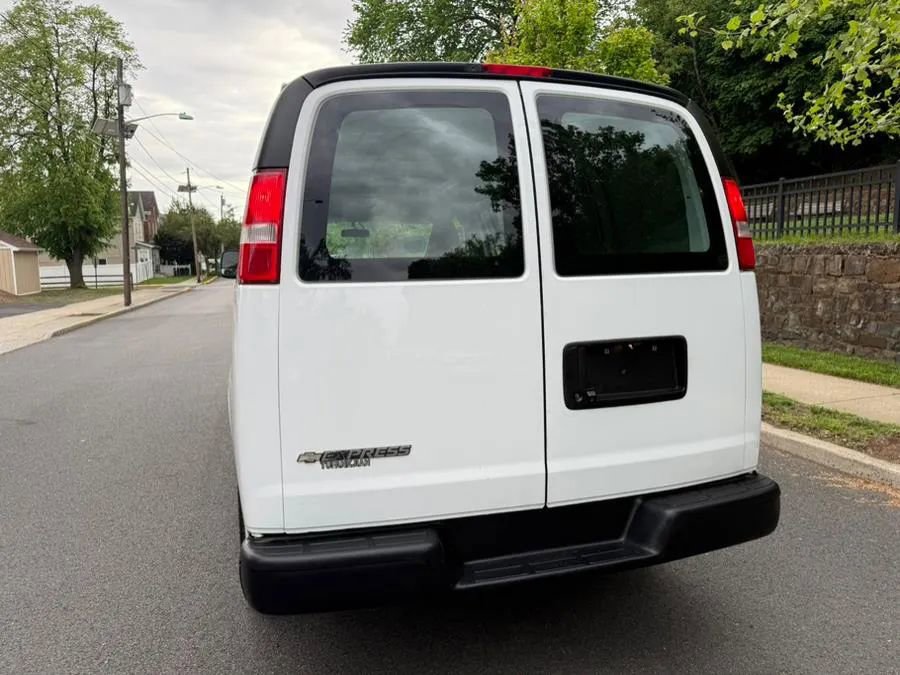 Used 2018 Chevrolet Express 2500 image 6