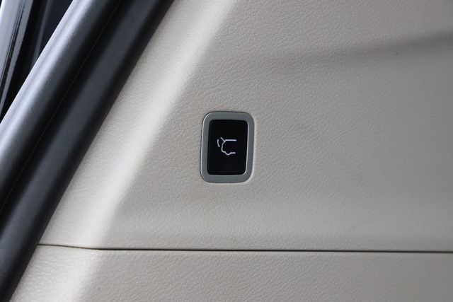 Used 2024 Chrysler Pacifica Touring-L FWD image 9