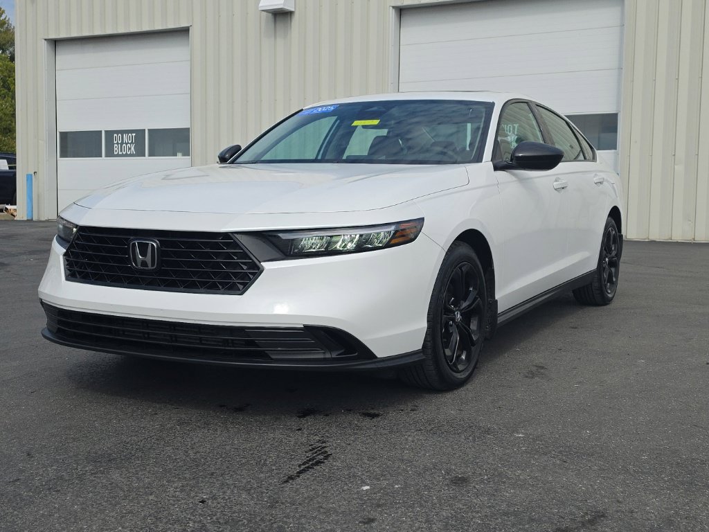 Certified 2025 Honda Accord SE image 3