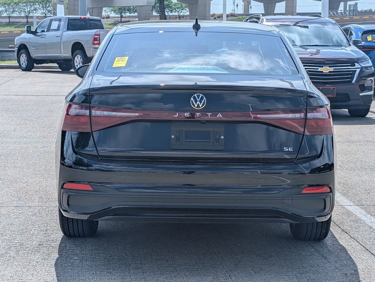 Used 2025 Volkswagen Jetta SE image 5