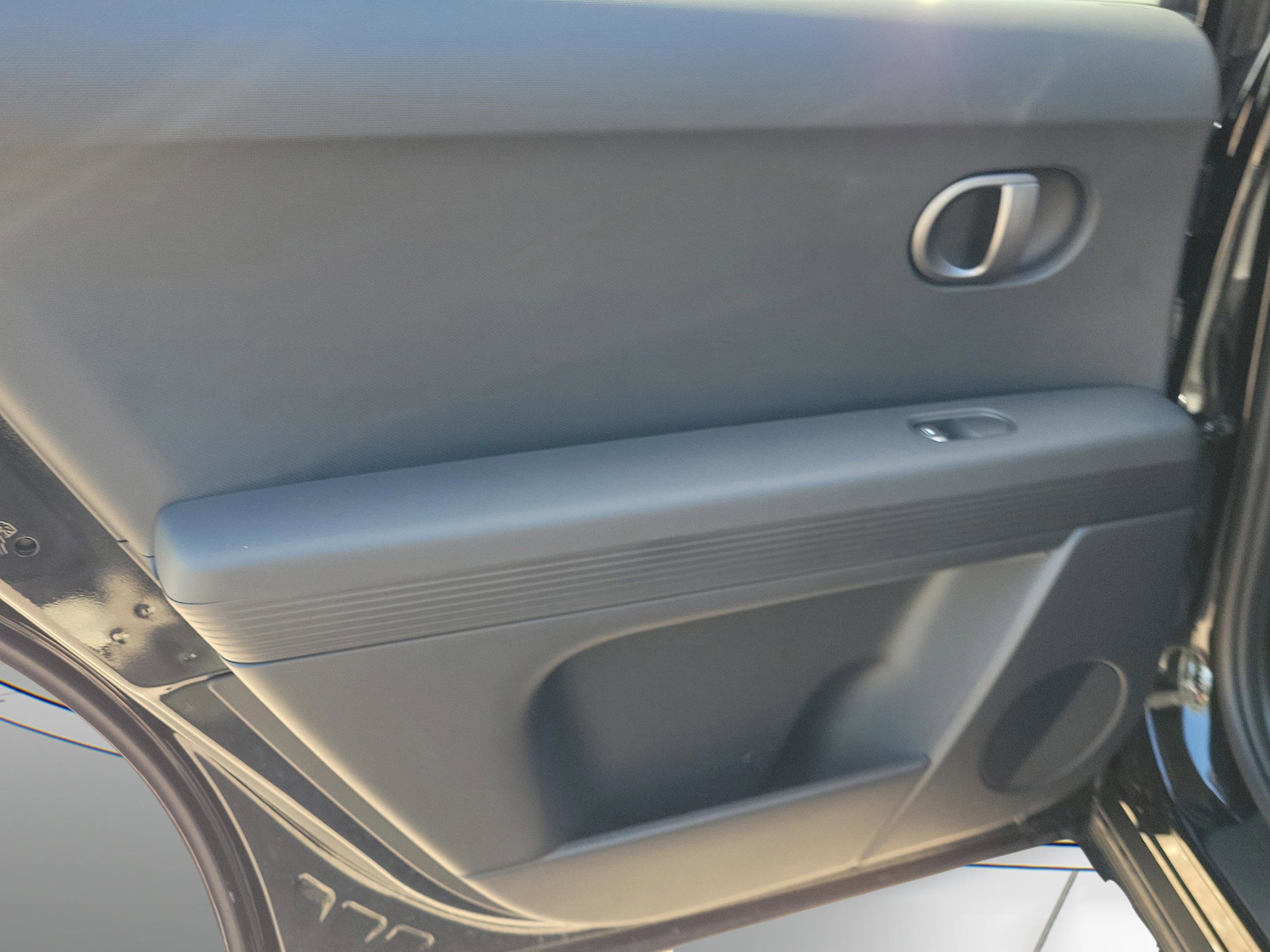 New 2025 Hyundai Ioniq 5 SE image 9