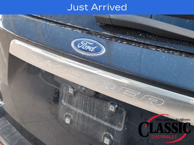 Used 2023 Ford Explorer XLT RWD image 13