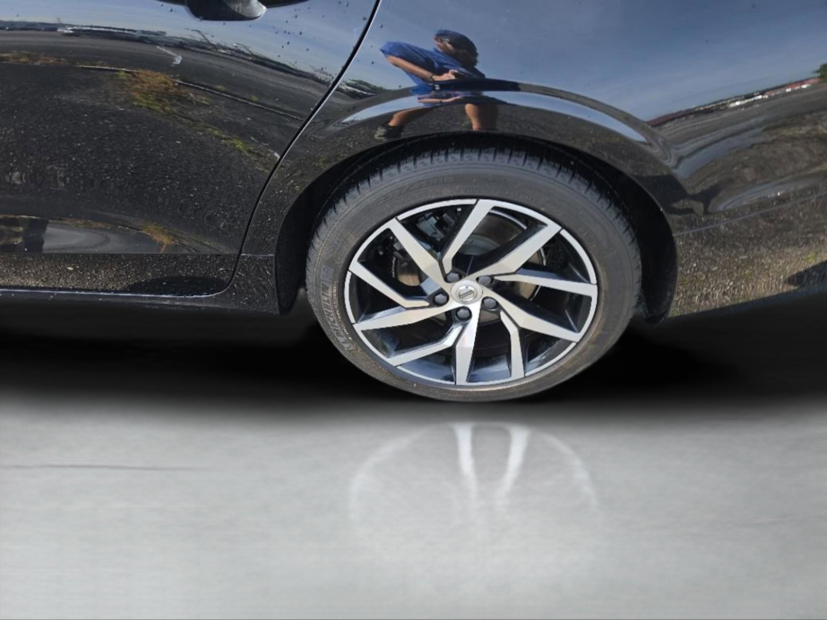 Used 2020 Volvo S60 T5 Momentum FWD image 32