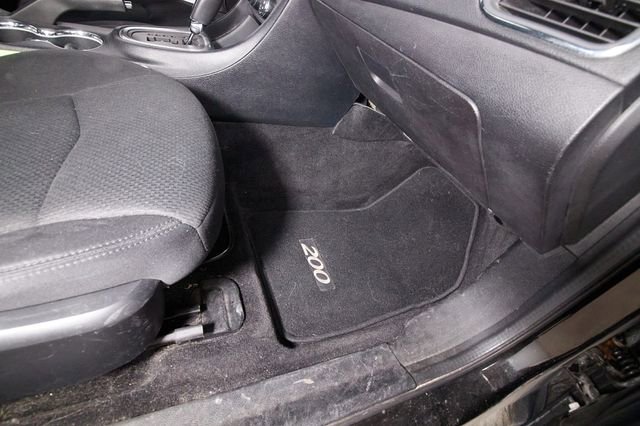 Used 2011 Chrysler 200 Limited FWD image 23