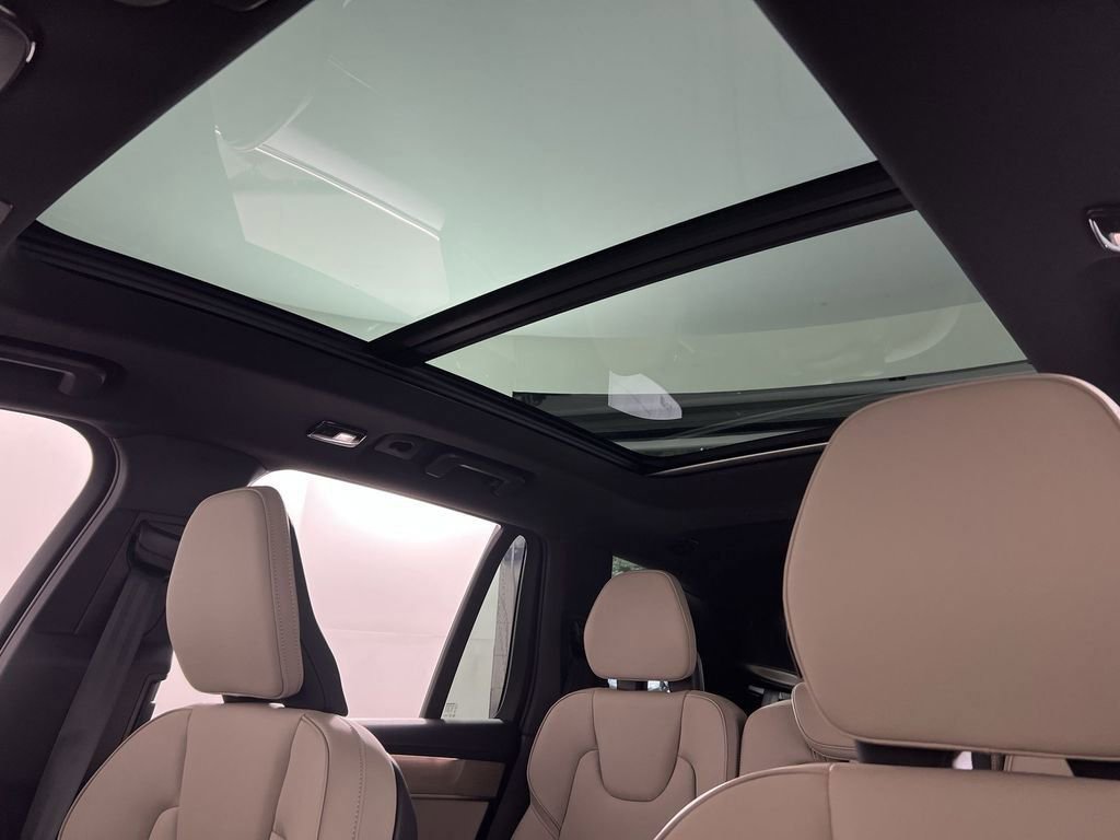 New 2026 Volvo XC90 B6 Plus w/ Protection Package Premier image 14