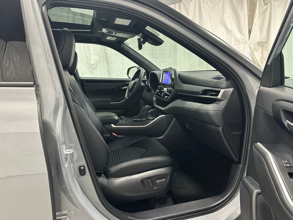 Used 2025 Toyota Highlander XSE image 64