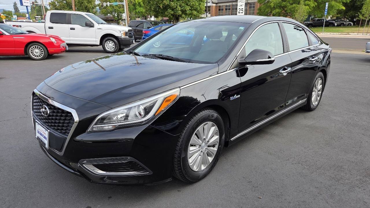 Used 2016 Hyundai Sonata SE FWD image 2