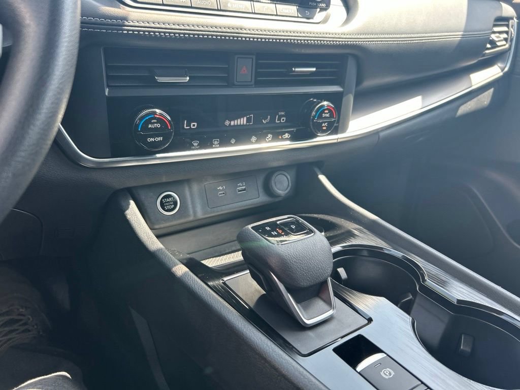 Used 2023 Nissan Rogue SV AWD/4WD image 17