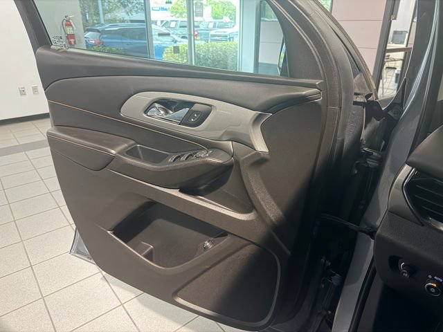 Used 2021 Chevrolet Traverse LT FWD image 28