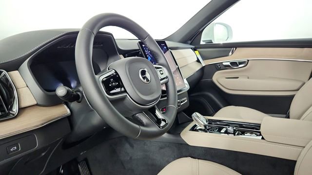 Used 2026 Volvo XC90 B6 Plus w/ Protection Package Premier AWD/4WD image 12