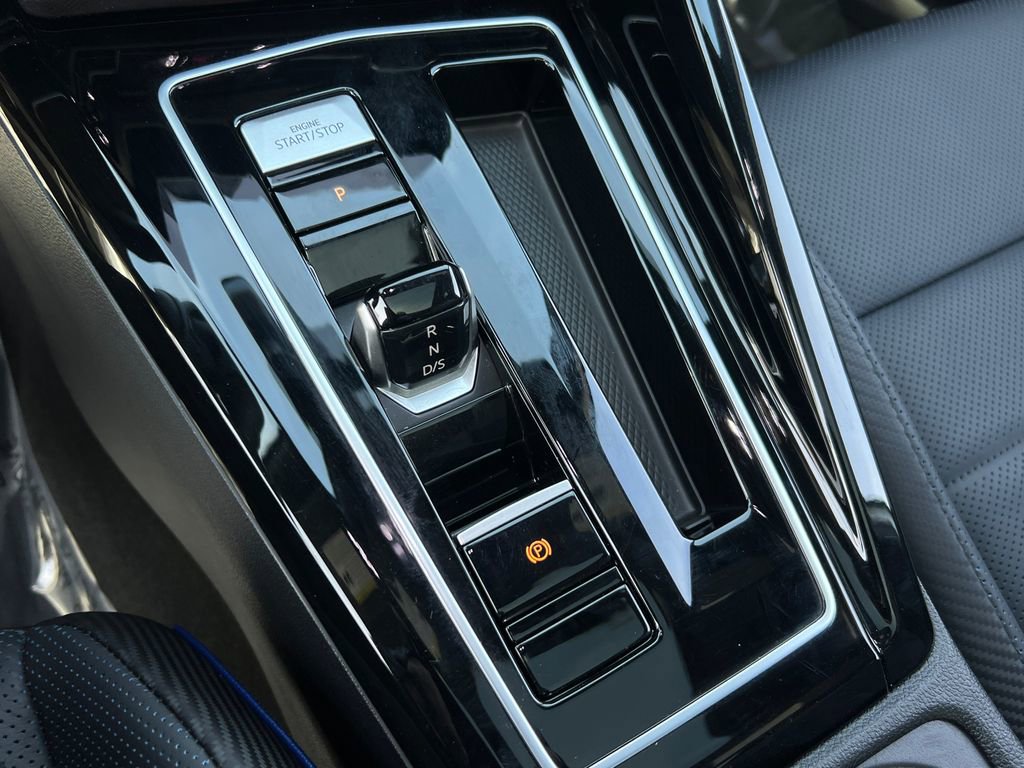 Used 2025 Volkswagen Golf R 2.0T image 30