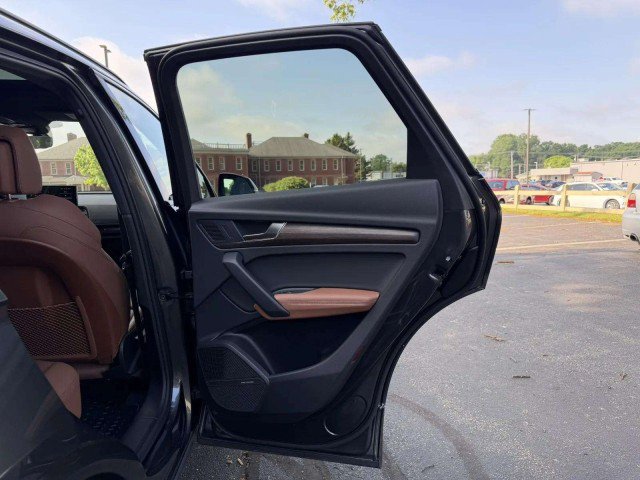 Certified 2025 Audi Q5 e Premium Plus w/ Premium Plus Package AWD/4WD image 25