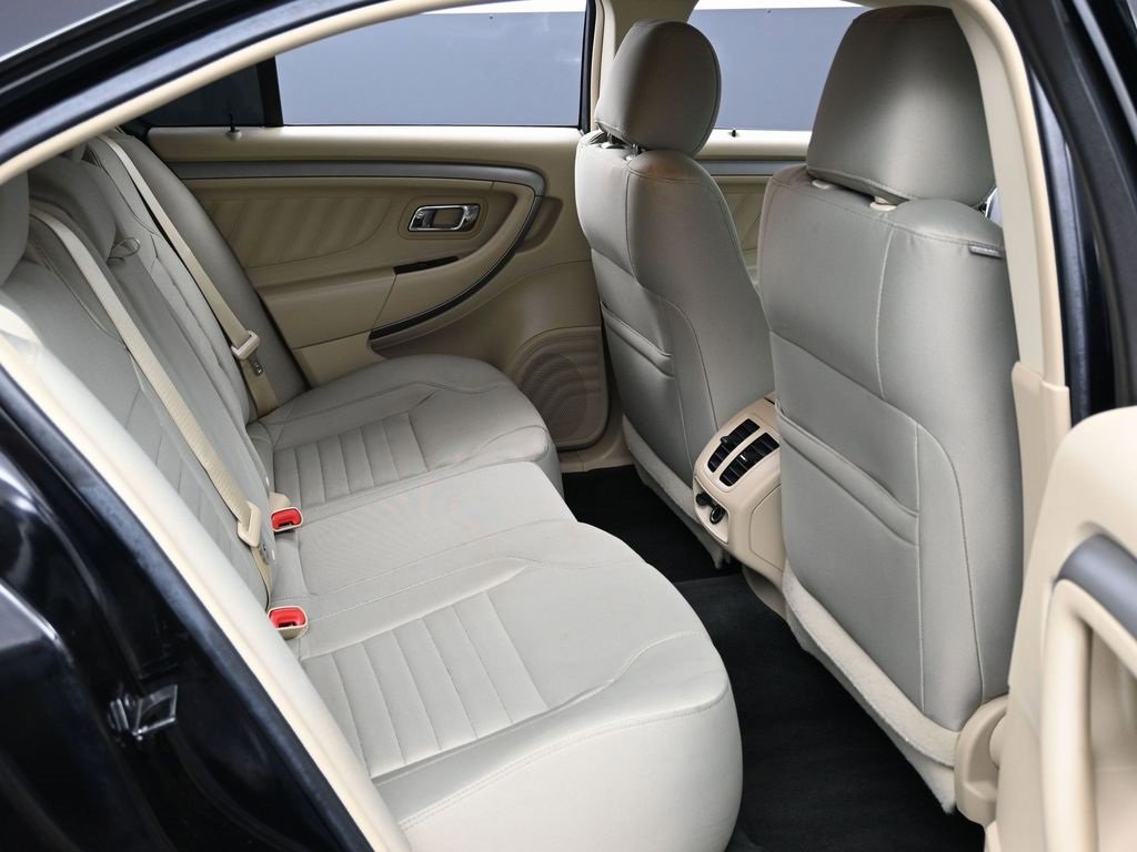 Used 2016 Ford Taurus SE image 26