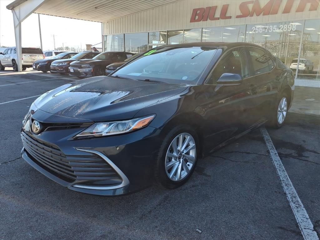 Used 2021 Toyota Camry LE image 3