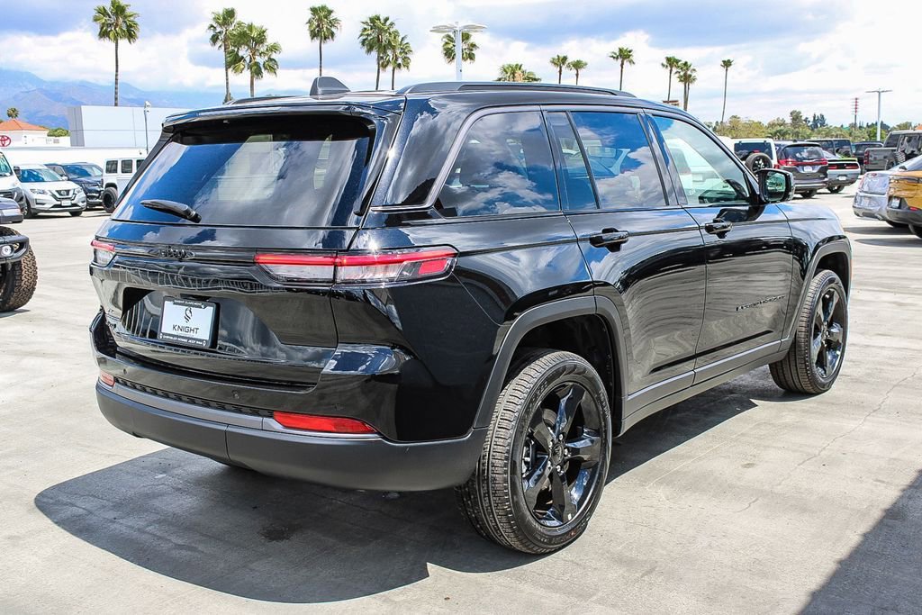New 2026 Jeep Grand Cherokee Limited w/ Limited Altitude Package AWD/4WD image 9