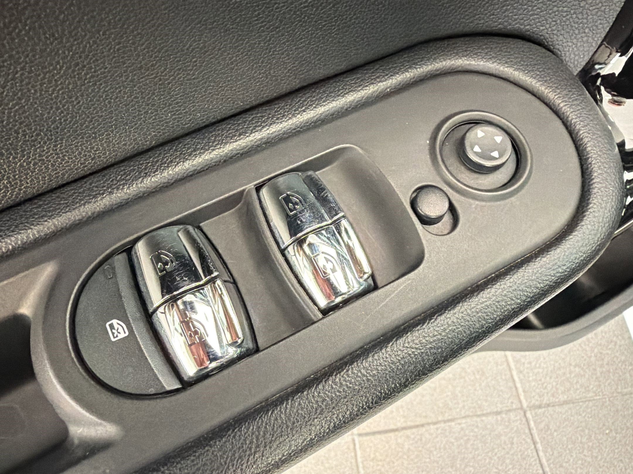 Used 2020 MINI Cooper Countryman S w/ Storage Package FWD image 13