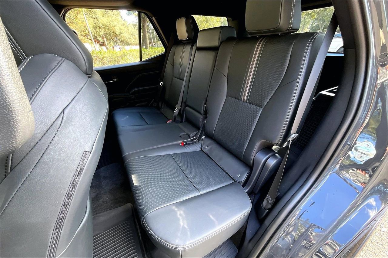 Used 2025 Toyota 4Runner Limited image 19