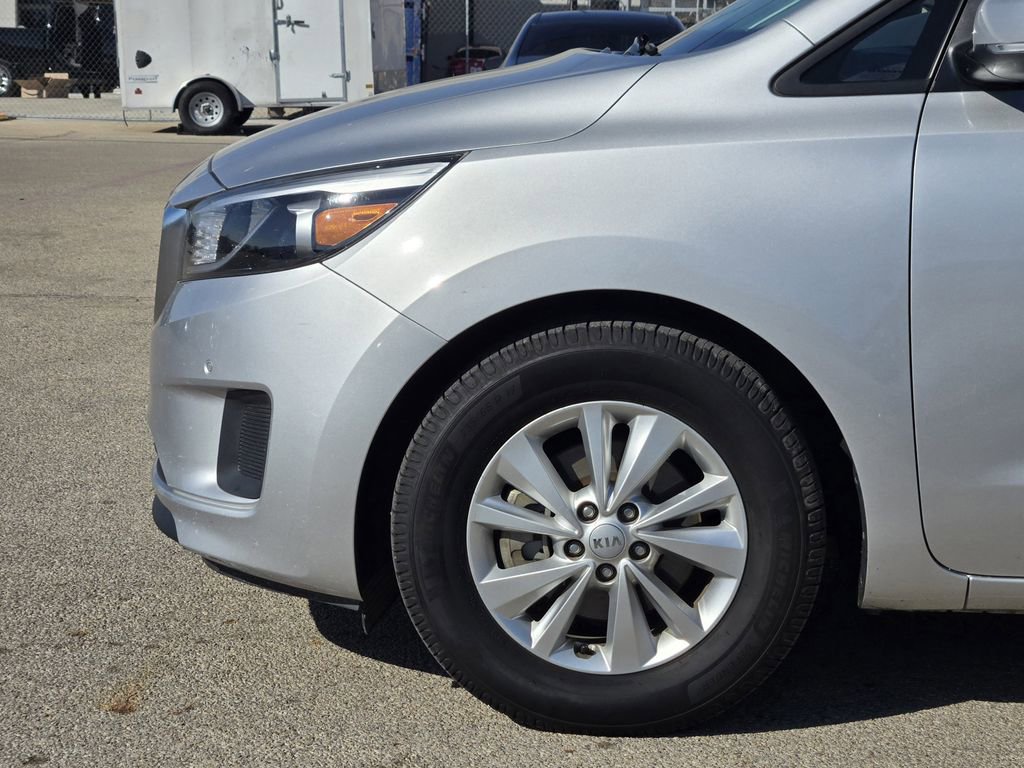 Used 2017 Kia Sedona LX w/ LX Essentials Premium Package image 6