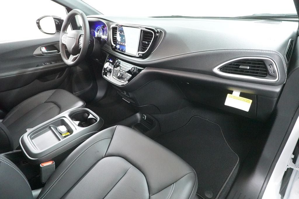 New 2027 Chrysler Pacifica Select FWD image 29