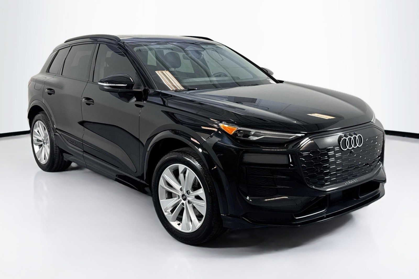 Used 2025 Audi Q6 e-tron Premium w/ Convenience Package image 3