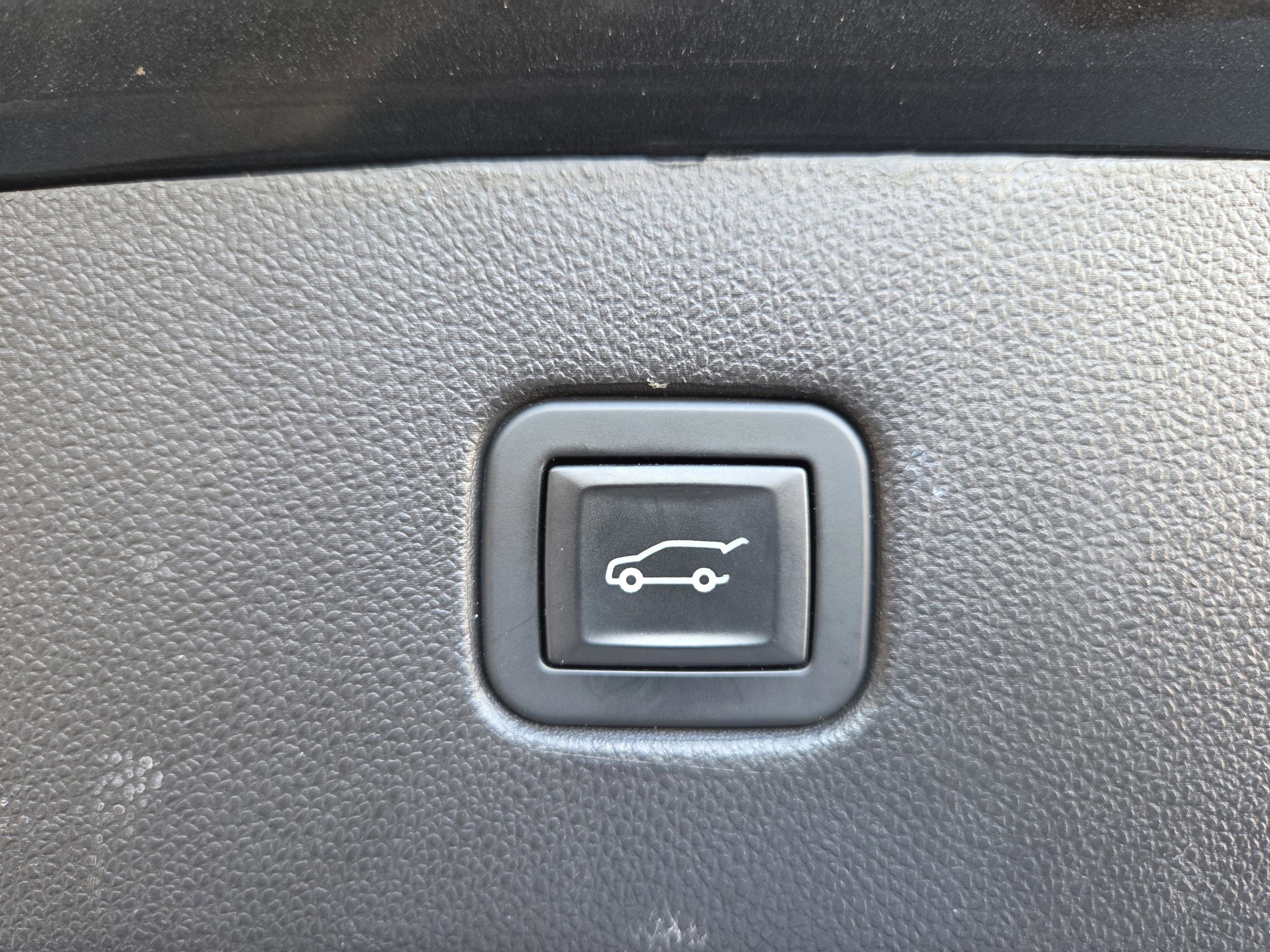 Used 2019 Chevrolet Blazer RS w/ Sun and Wheels Package image 32