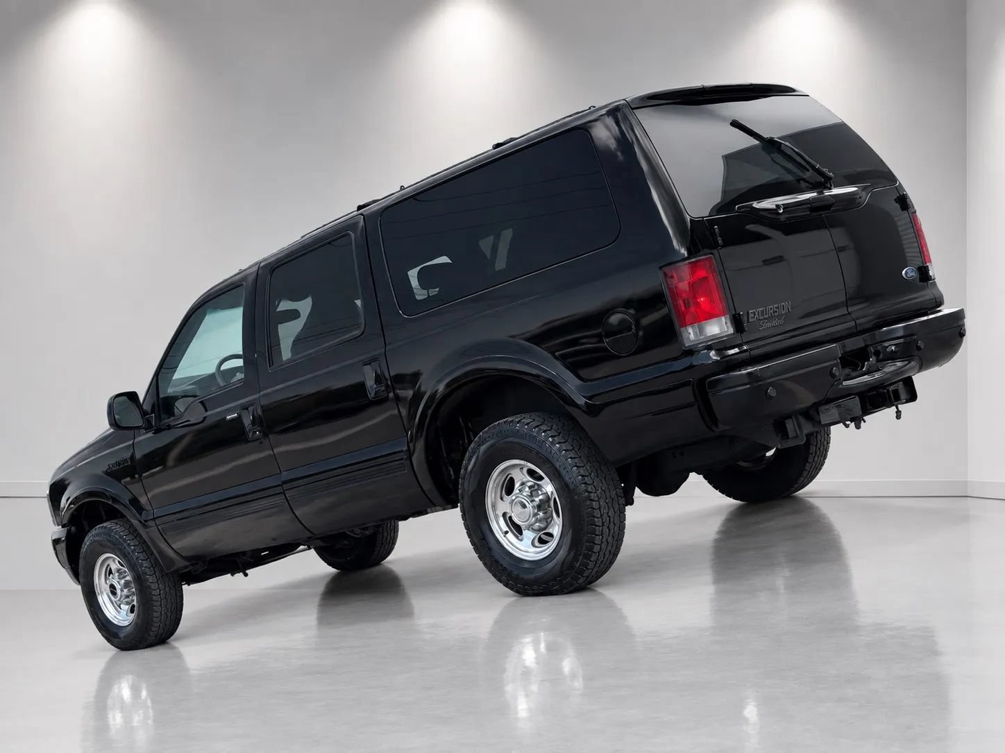 Used 2002 Ford Excursion Limited AWD/4WD image 3