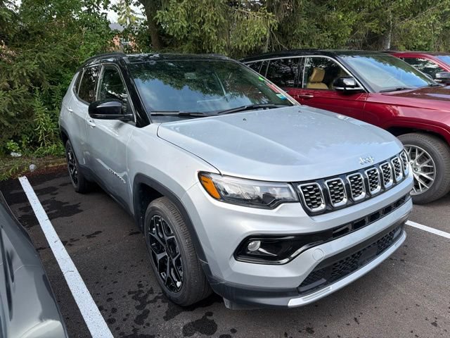 Used 2025 Jeep Compass Limited AWD/4WD image 2