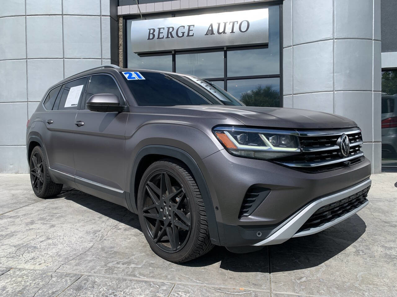 Used 2021 Volkswagen Atlas SEL Premium image 1