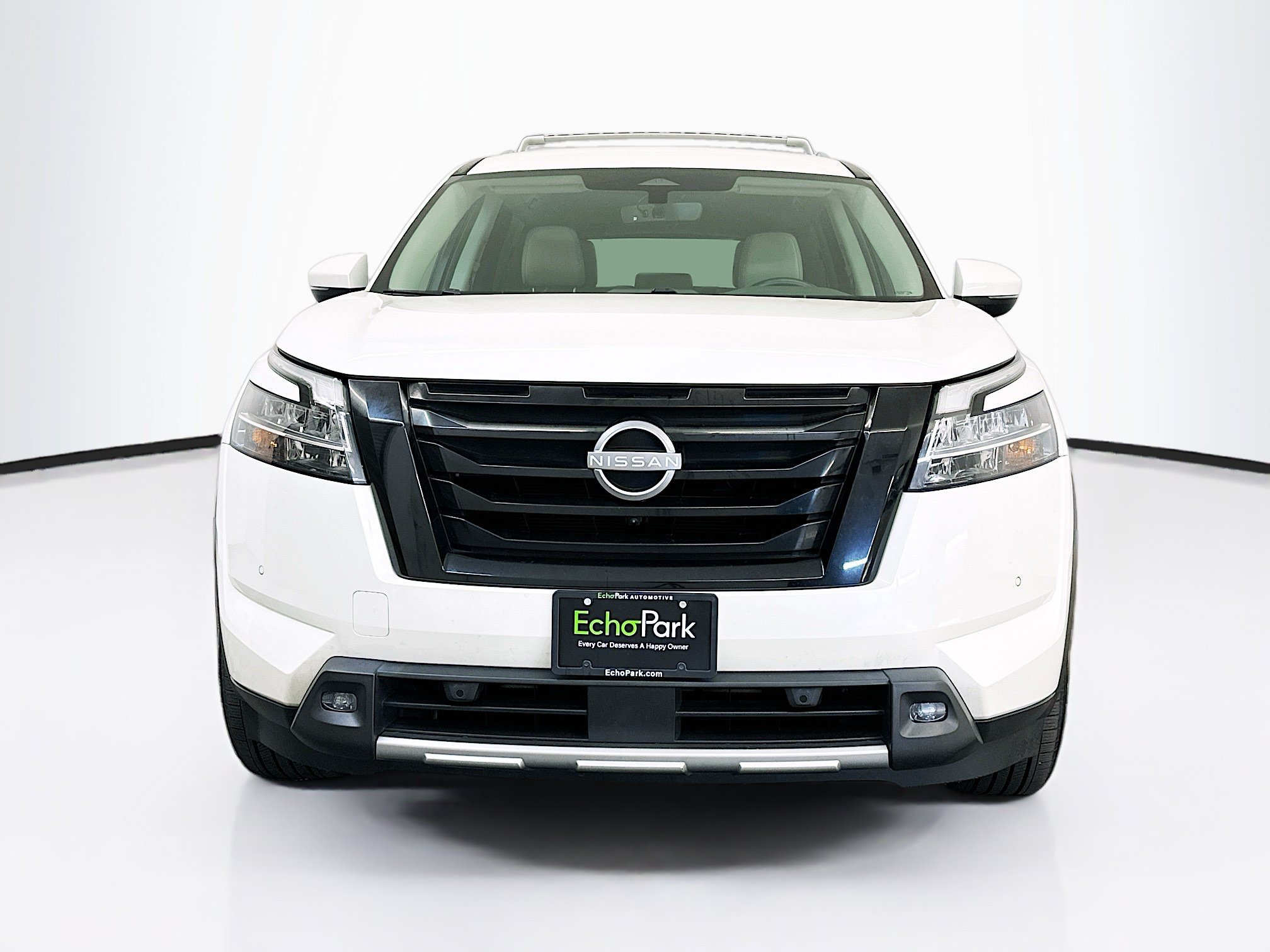 Used 2023 Nissan Pathfinder SL w/ Black Appearance Package AWD/4WD image 2
