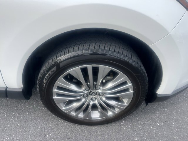 Used 2024 Toyota Venza Limited image 10