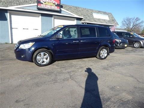 Used 2014 Volkswagen Routan SEL Premium image 3