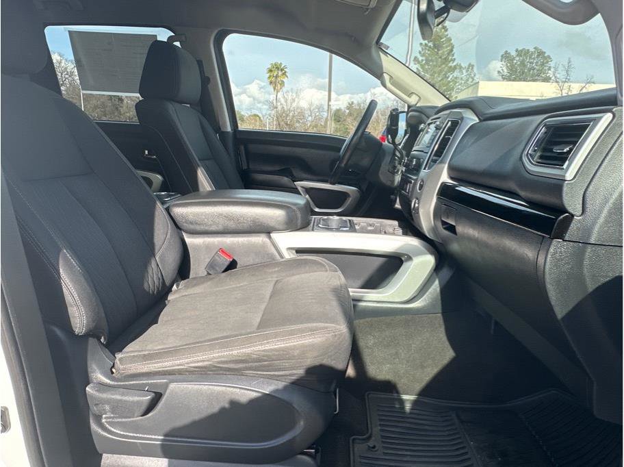 Used 2019 Nissan Titan SV w/ SV Convenience Package image 10