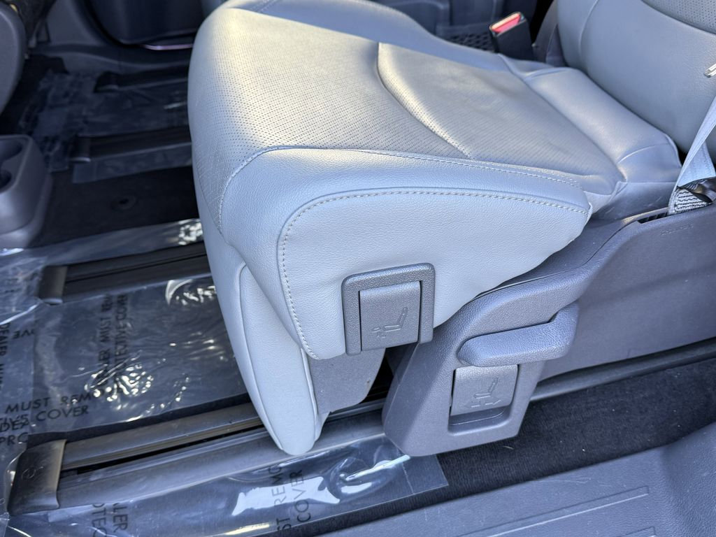 Used 2021 Toyota Sienna Limited FWD image 15