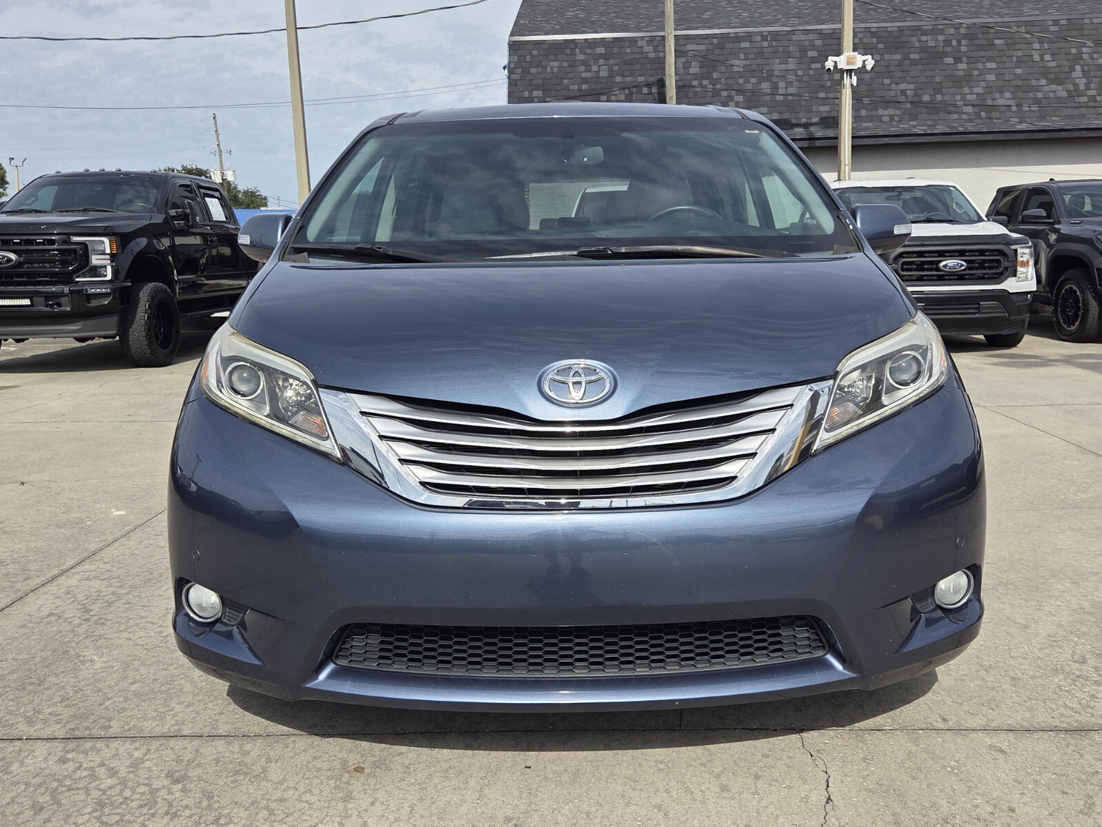 Used 2015 Toyota Sienna Limited image 2