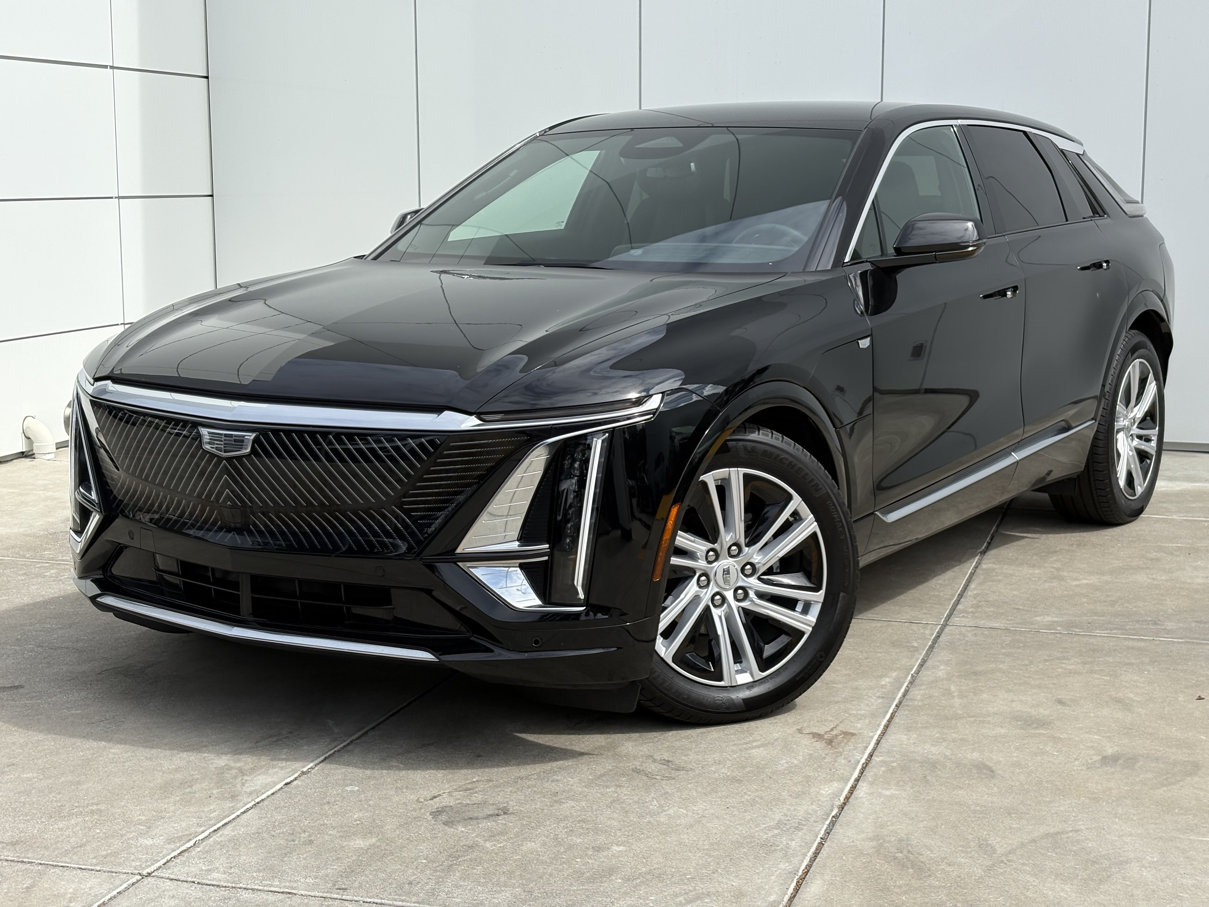 Certified 2024 Cadillac Lyriq Tech AWD/4WD image 2