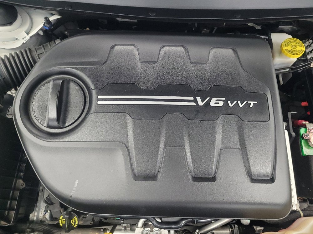 Used 2019 Jeep Cherokee Limited w/ Technology Group image 30