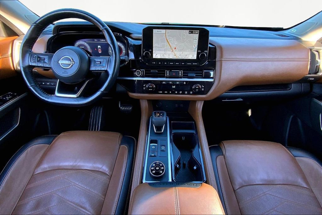 Used 2024 Nissan Pathfinder Platinum image 7