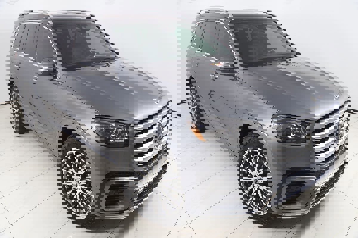 Used 2025 Mercedes-Benz GLS 450 4MATIC image 23