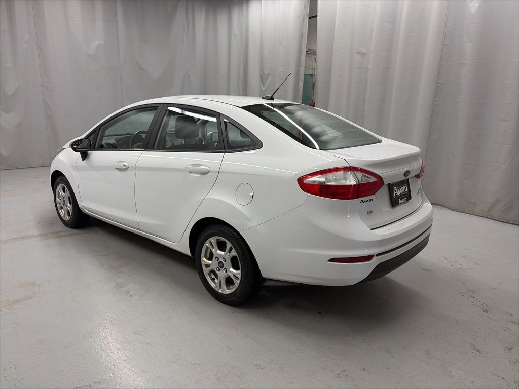 Used 2016 Ford Fiesta SE image 3