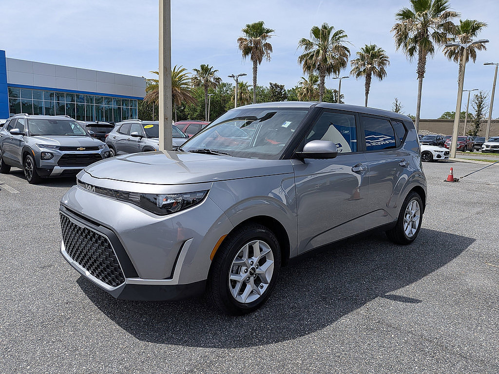 Used 2023 Kia Soul LX w/ LX Technology Package FWD image 10