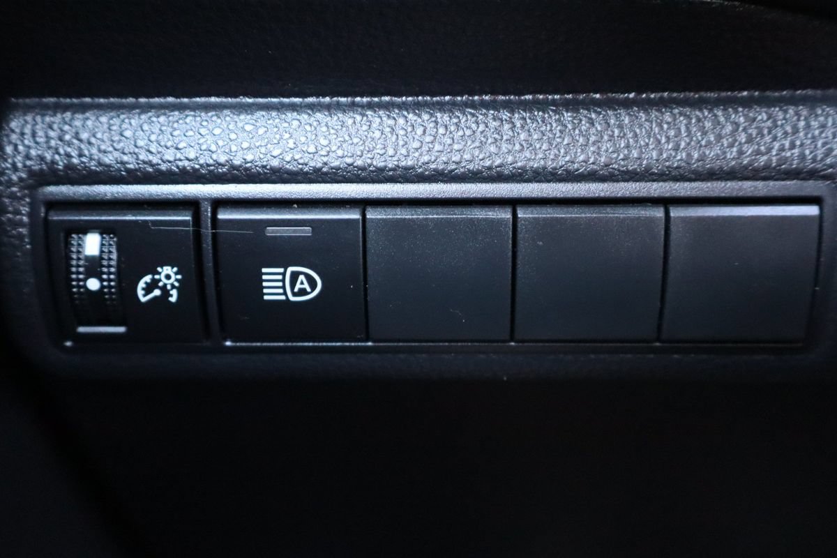 Used 2023 Toyota Corolla LE FWD image 28