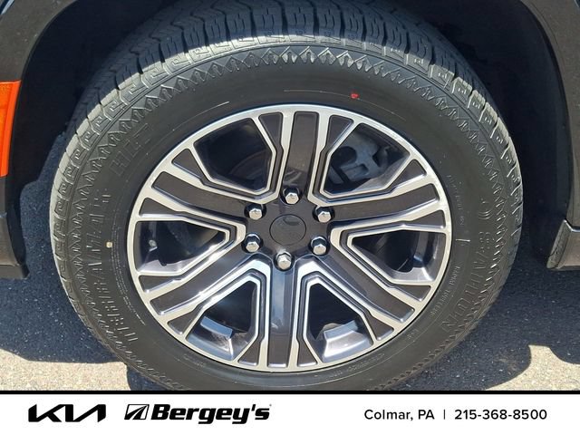 Used 2024 Jeep Wagoneer L Series II w/ Flexible Seating Group AWD/4WD image 10