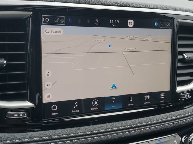 New 2027 Chrysler Pacifica Limited w/ Family Tech Group AWD/4WD image 26