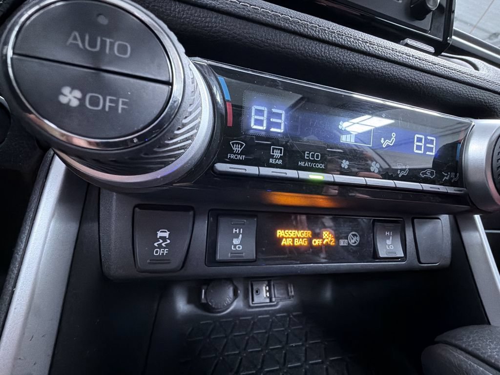 Used 2019 Toyota RAV4 XLE AWD/4WD image 13