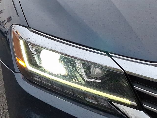 Used 2021 Volkswagen Passat 2.0T SE FWD image 9