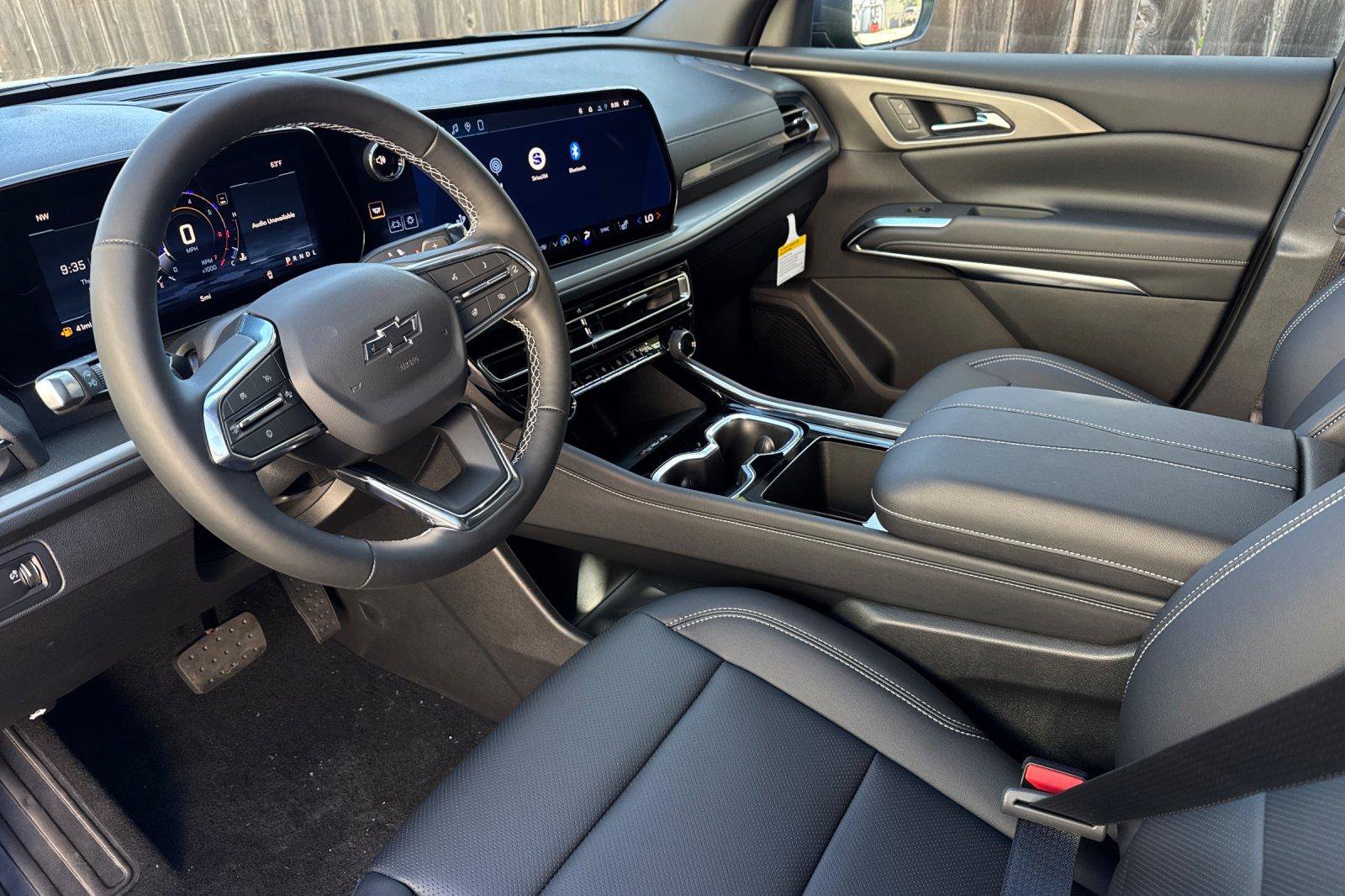 New 2026 Chevrolet Traverse LT w/ Midnight/Sport Edition FWD image 2