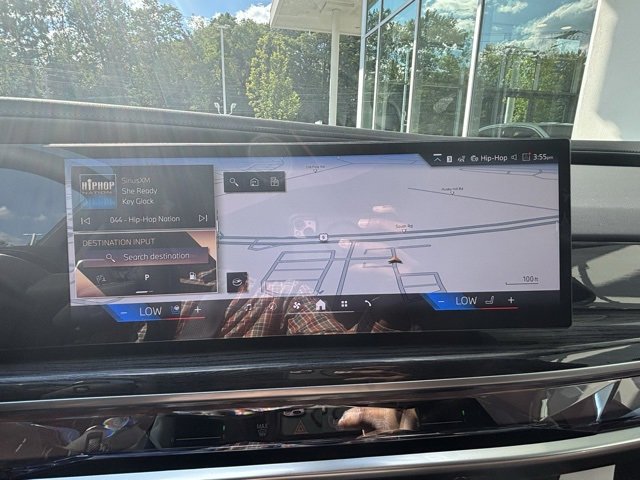 New 2026 BMW 750e xDrive image 8